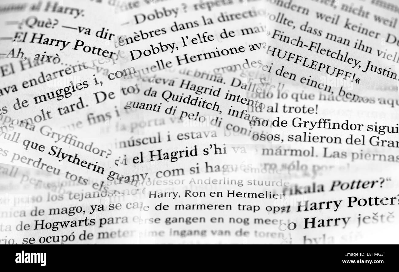 Pages de détail des livres Harry Potter - République tchèque, catalan, allemand, français, italien, espagnol et néerlandais Banque D'Images
