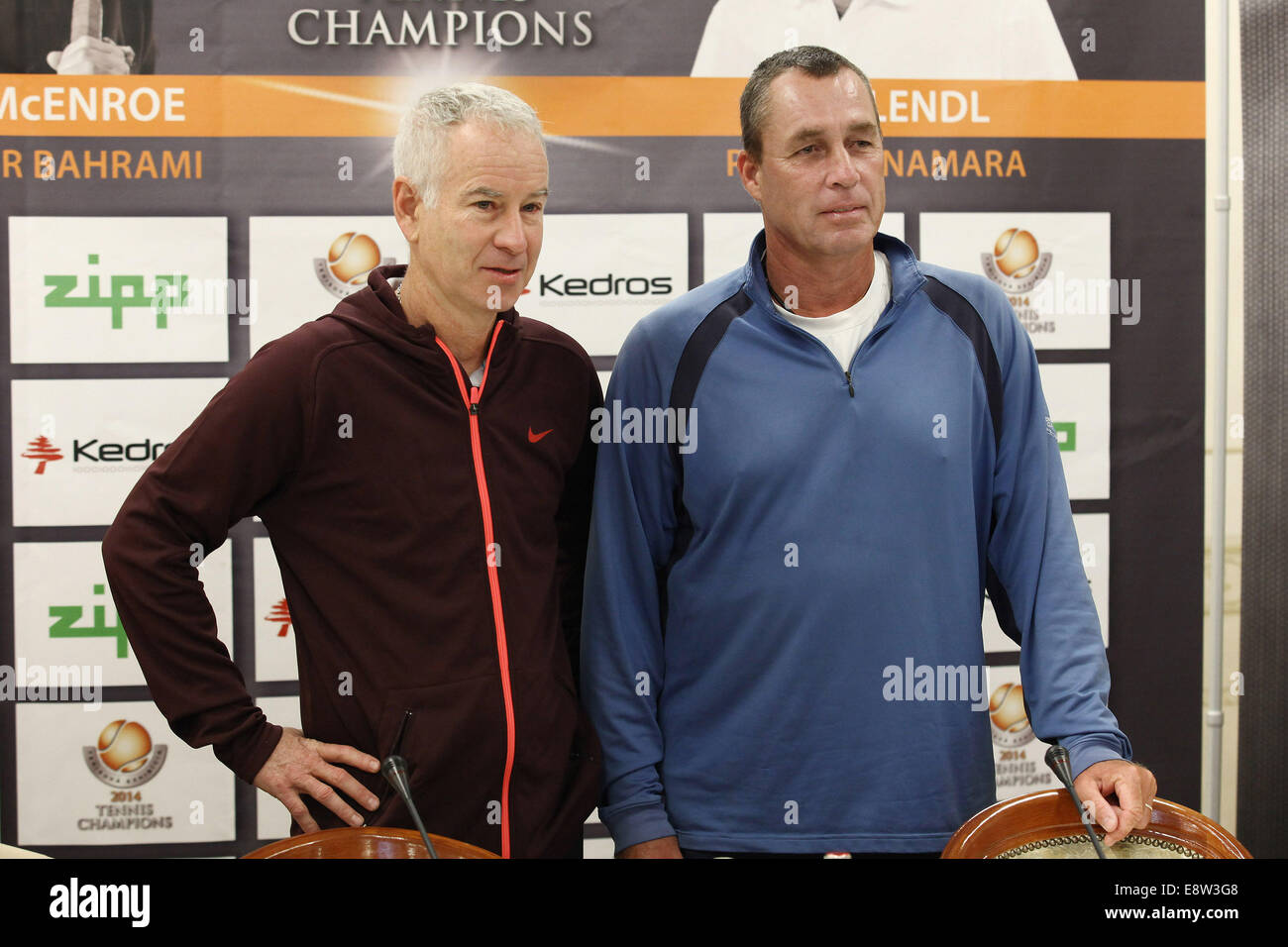 Bratislava, Slovaquie. 14Th Oct, 2014. Ivan Lendl (R) et John McEnroe, assister à une conférence de presse pour leur match d'exhibition à Bratislava, Slovaquie, 14 octobre, 2014. Ivan Lendl et John McEnroe ont été les deux ex n°1 mondial des joueurs de tennis professionnel dans les années 80. Credit : Andrej Klizan/Xinhua/Alamy Live News Banque D'Images