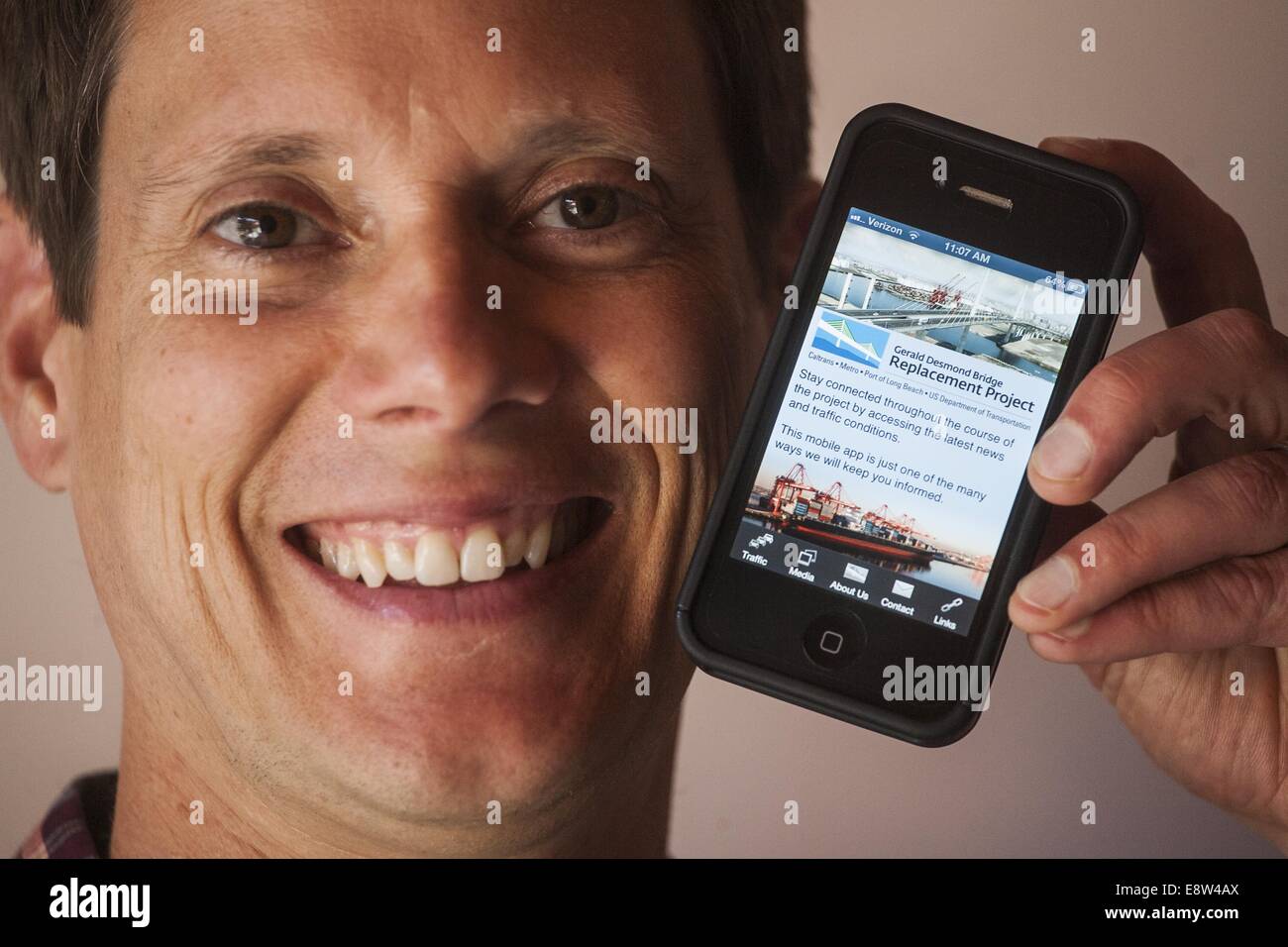 Los Angeles, Californie, USA. 2Nd Sep 2014. Eric Penn Penn de Digital, une firme de design web conçu une nouvelle app pour le remplacement du pont de Gerald Desmond à Long Beach. © Ringo Chiu/ZUMA/Alamy Fil Live News Banque D'Images