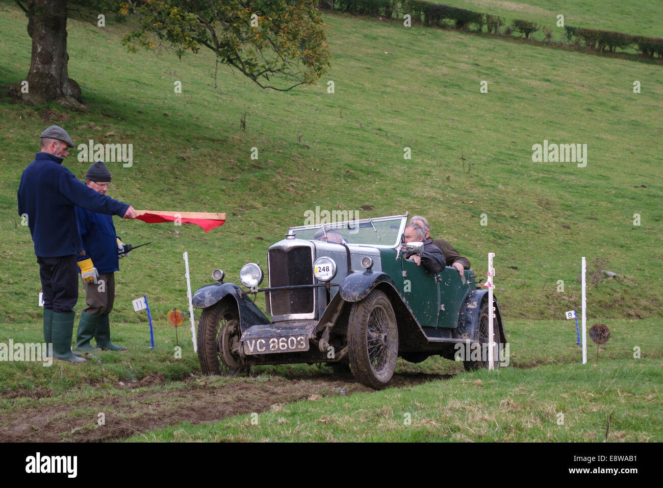 Une Riley Ford Special de 1930 tente un départ en côte pendant le Welsh Trial du Vintage Sports-car Club (CWM Whitton, Knighton, Powys, UK) Banque D'Images