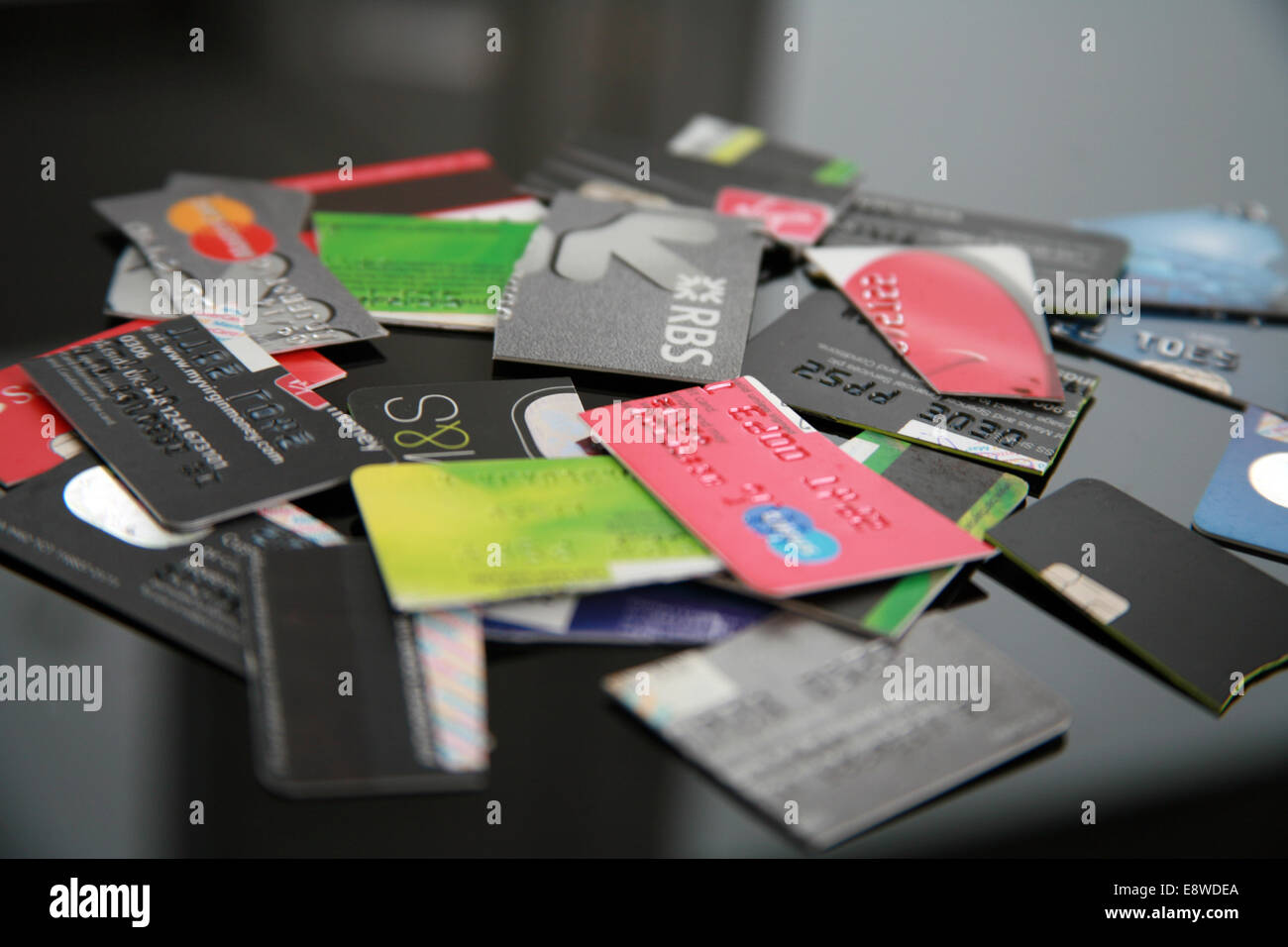 Carte de crédit coupée en morceaux Banque D'Images