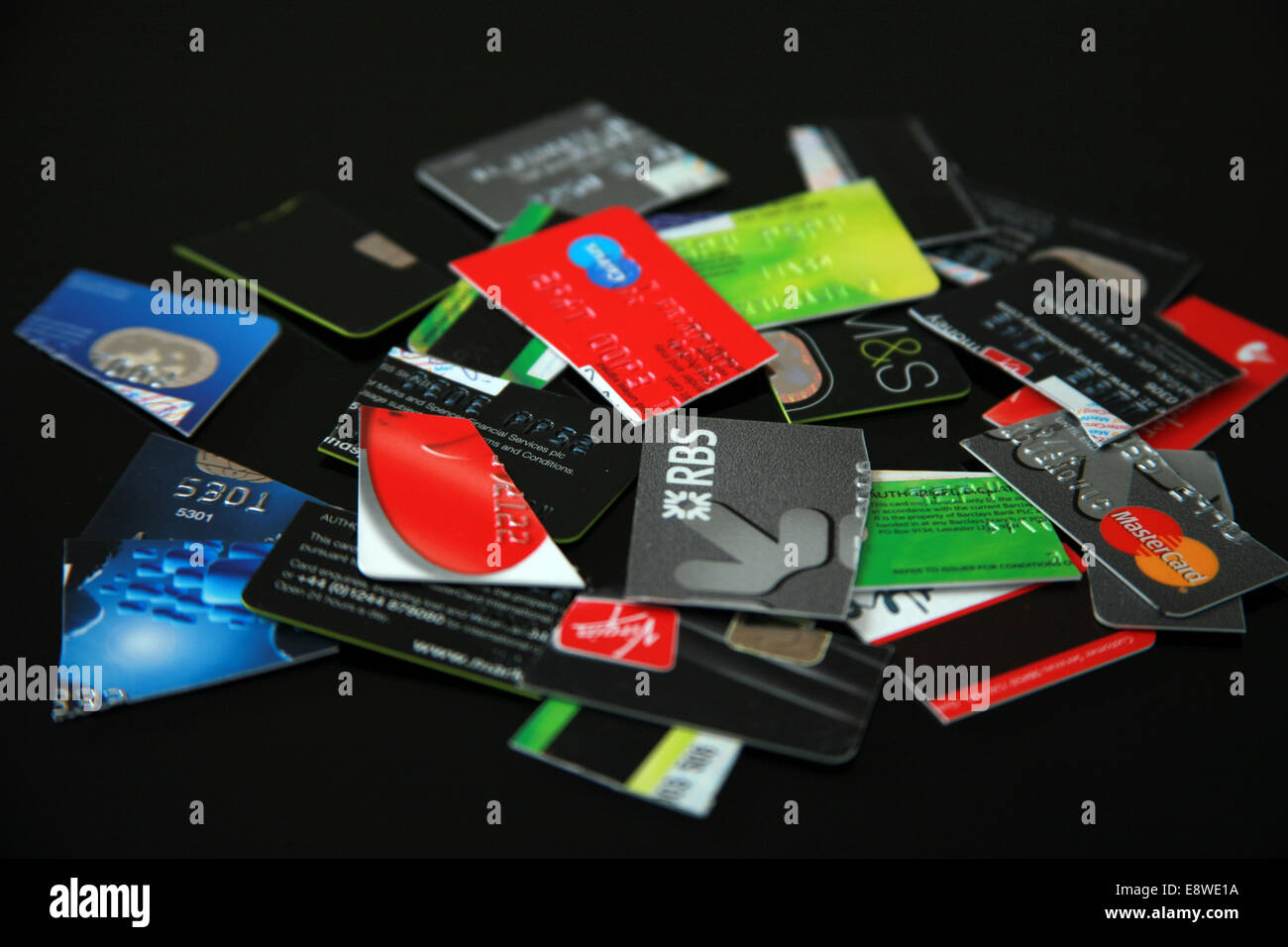 Carte de crédit coupée en morceaux Banque D'Images