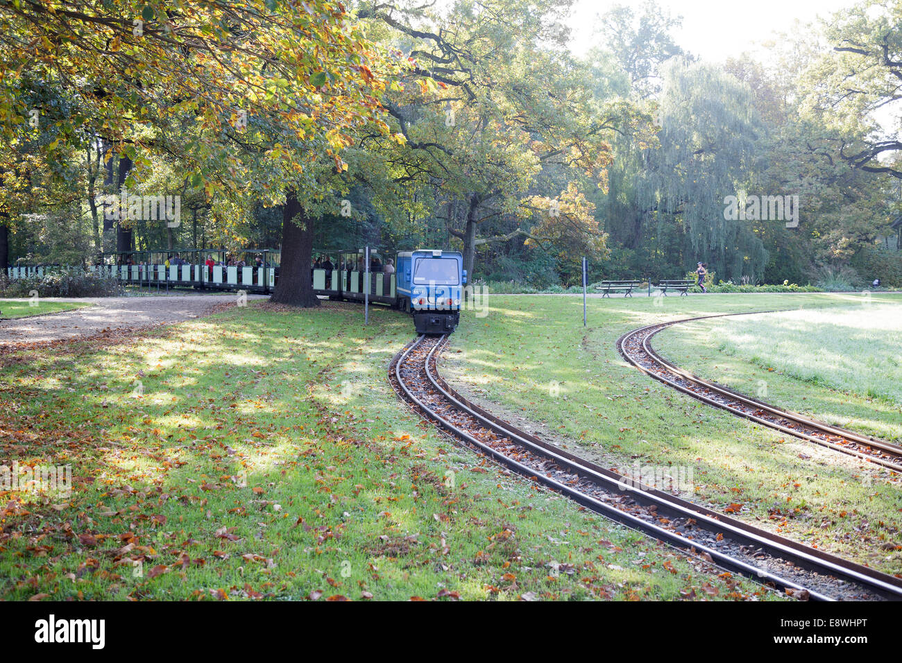 Dans le chemin de fer miniature Grossen Jardin, Dresde, Saxe, Allemagne Banque D'Images
