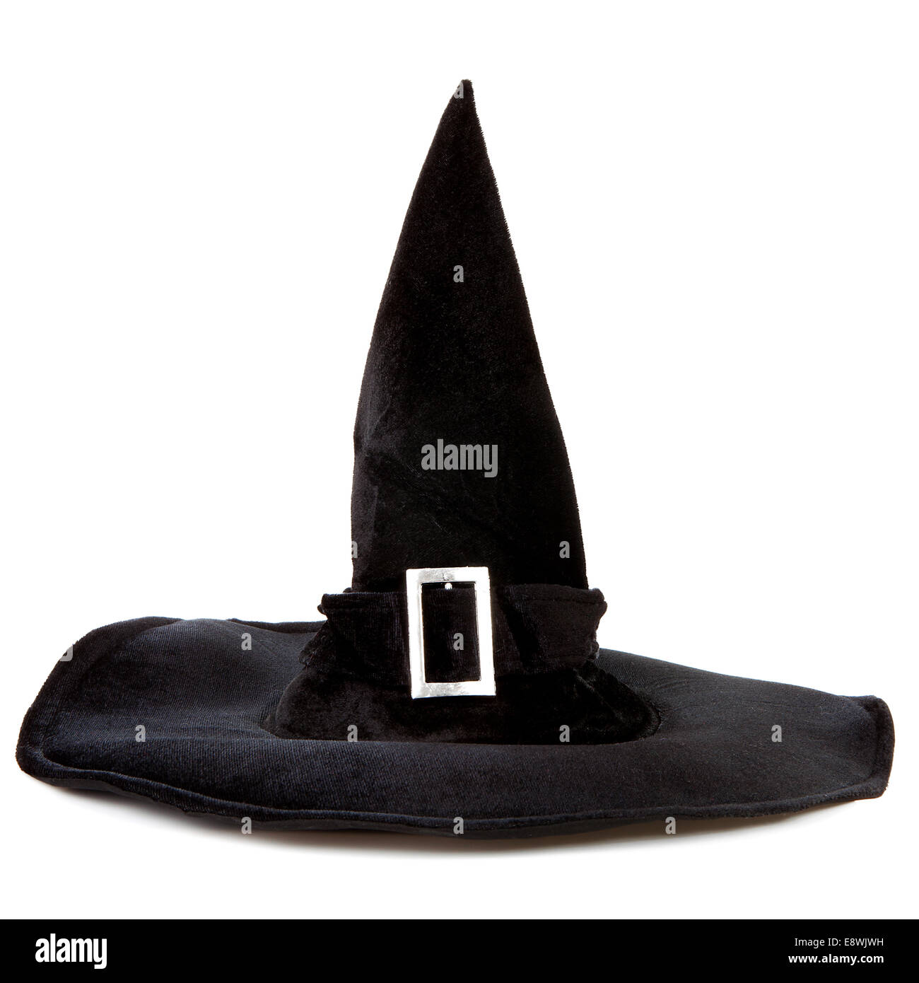 Tissu noir chapeau de sorcière pour Halloween isolé sur fond blanc Banque D'Images