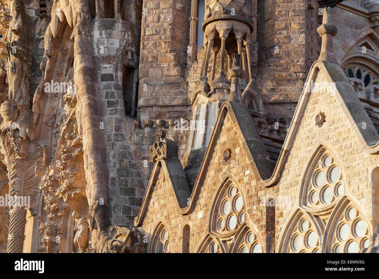 Barcelone, Espagne - 26 août 2014 : Sagrada Familia, fragment de façade. La cathédrale conçu par Antoni Gaudi Banque D'Images