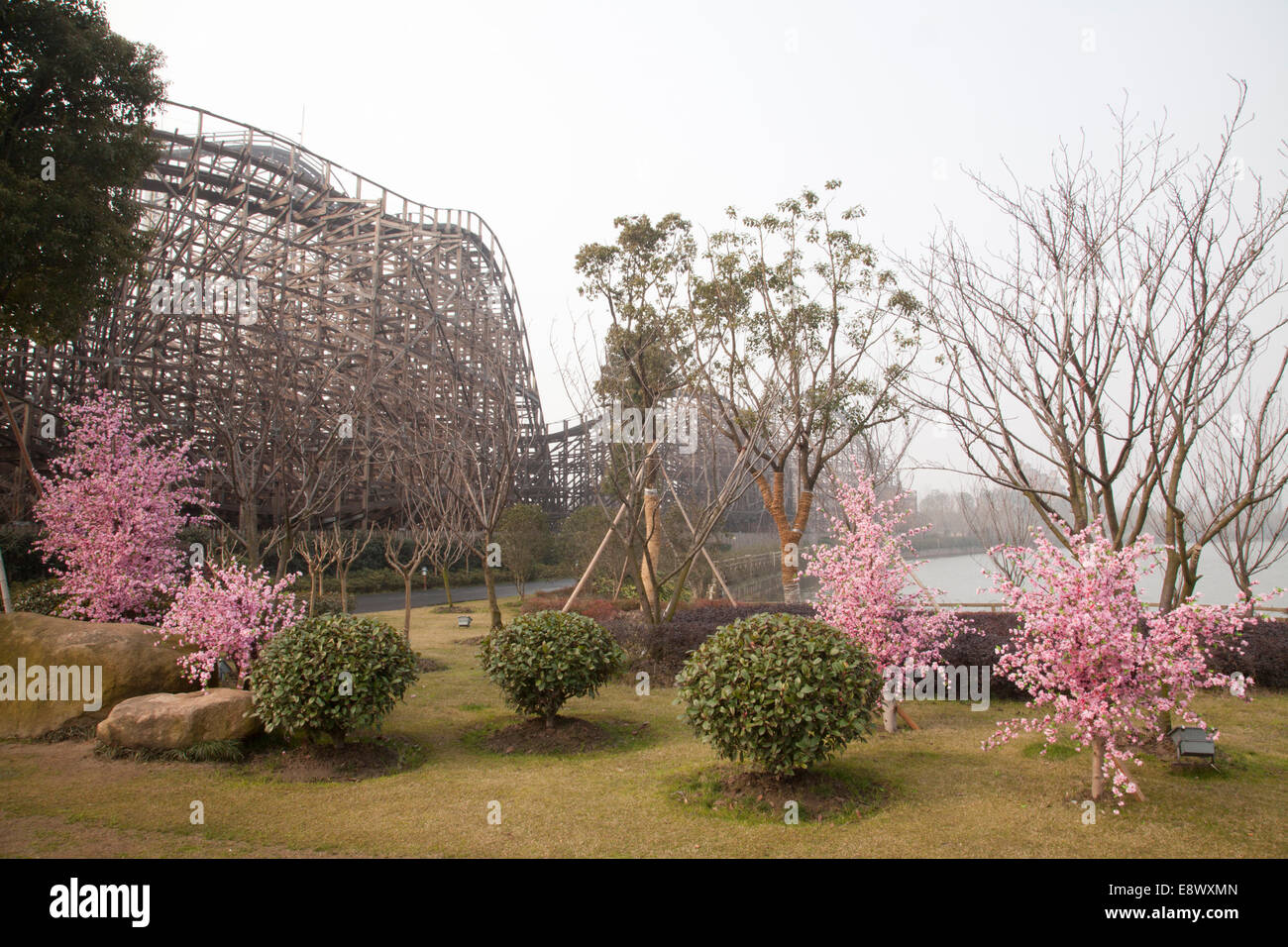 Roller Coaster à Happy Valley theme park, Shenzhen, Chine 2012 Banque D'Images