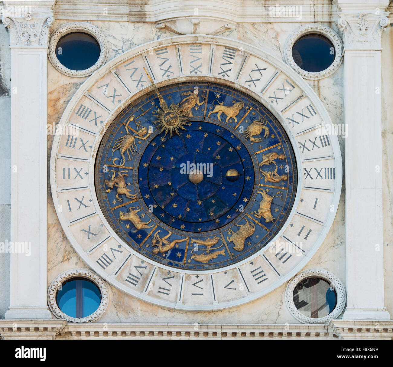 Tour de l'horloge astronomique (Torre dell'Orologio) à la place Saint-Marc (Piazza San Marco), Venise, Italie Banque D'Images