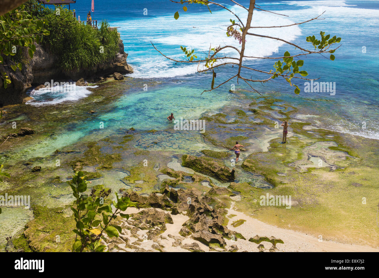 Côte de l'île de Nusa Penida. Banque D'Images Côte de l'île de Nusa Penida. Banque D'Images