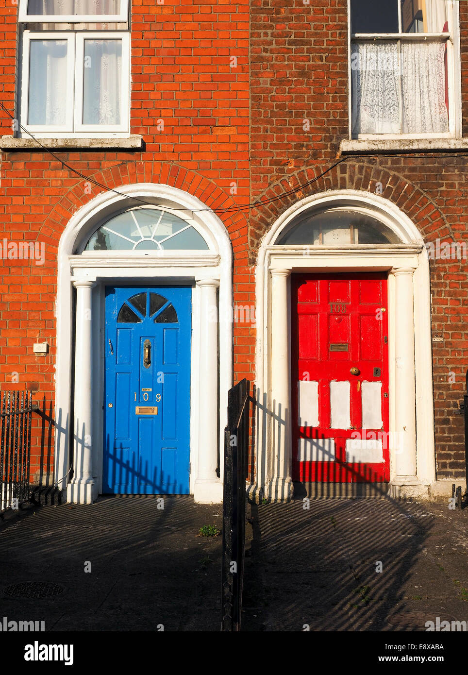 Maison de vacances portes colorées typiques de l'Irlande Dublin Europe Banque D'Images