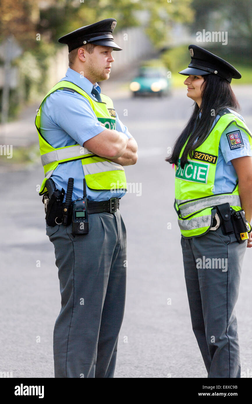 Deux policiers de la République tchèque , la police de la circulation Police patrouille Banque D'Images