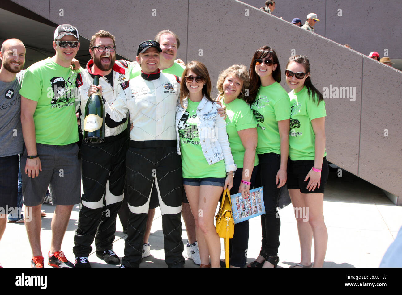 Long Beach Grand Prix ProCeleb avec le jour de la course : Brett Davern,famille,amis Où : Long Beach, California, United States Quand : 12 Avr 2014 Banque D'Images