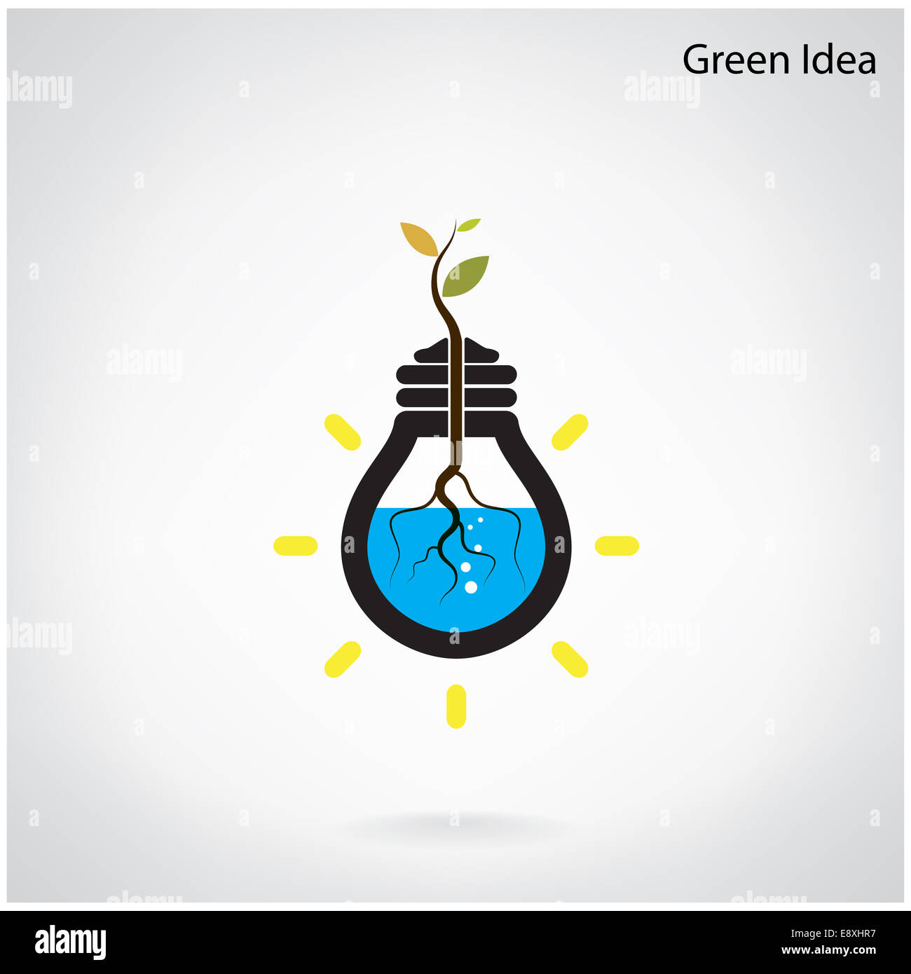 L'initiative verte et concept. Arbre de idée verte tirer pousser dans une ampoule . Banque D'Images