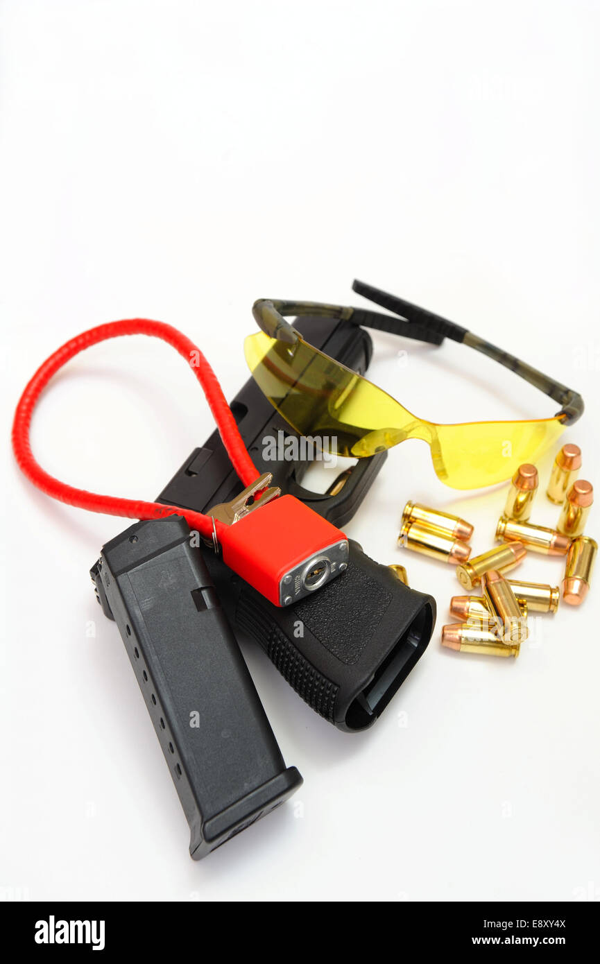 Fusil, cartouches et accessoires de sécurité Banque D'Images