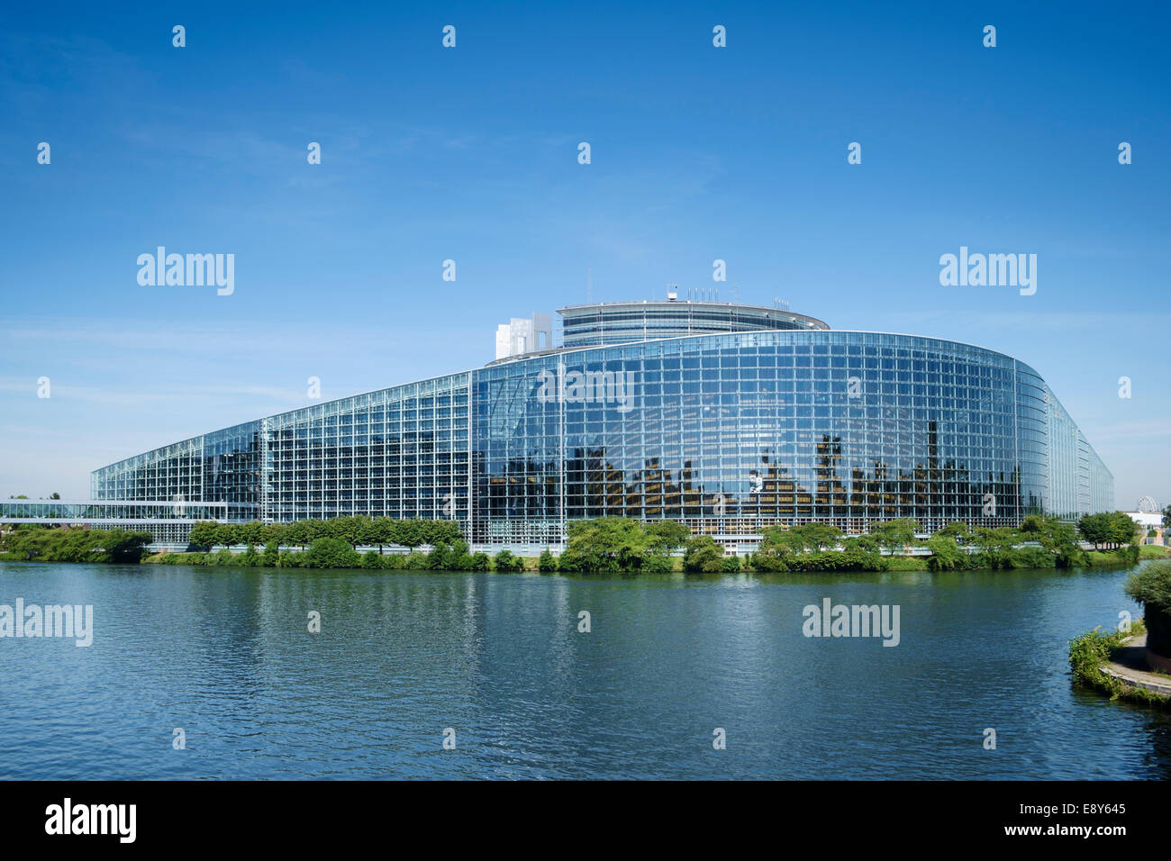 Bâtiment du Parlement européen à Strasbourg, France, Europe - le bâtiment Louise Weiss sur la rivière Ill. Banque D'Images