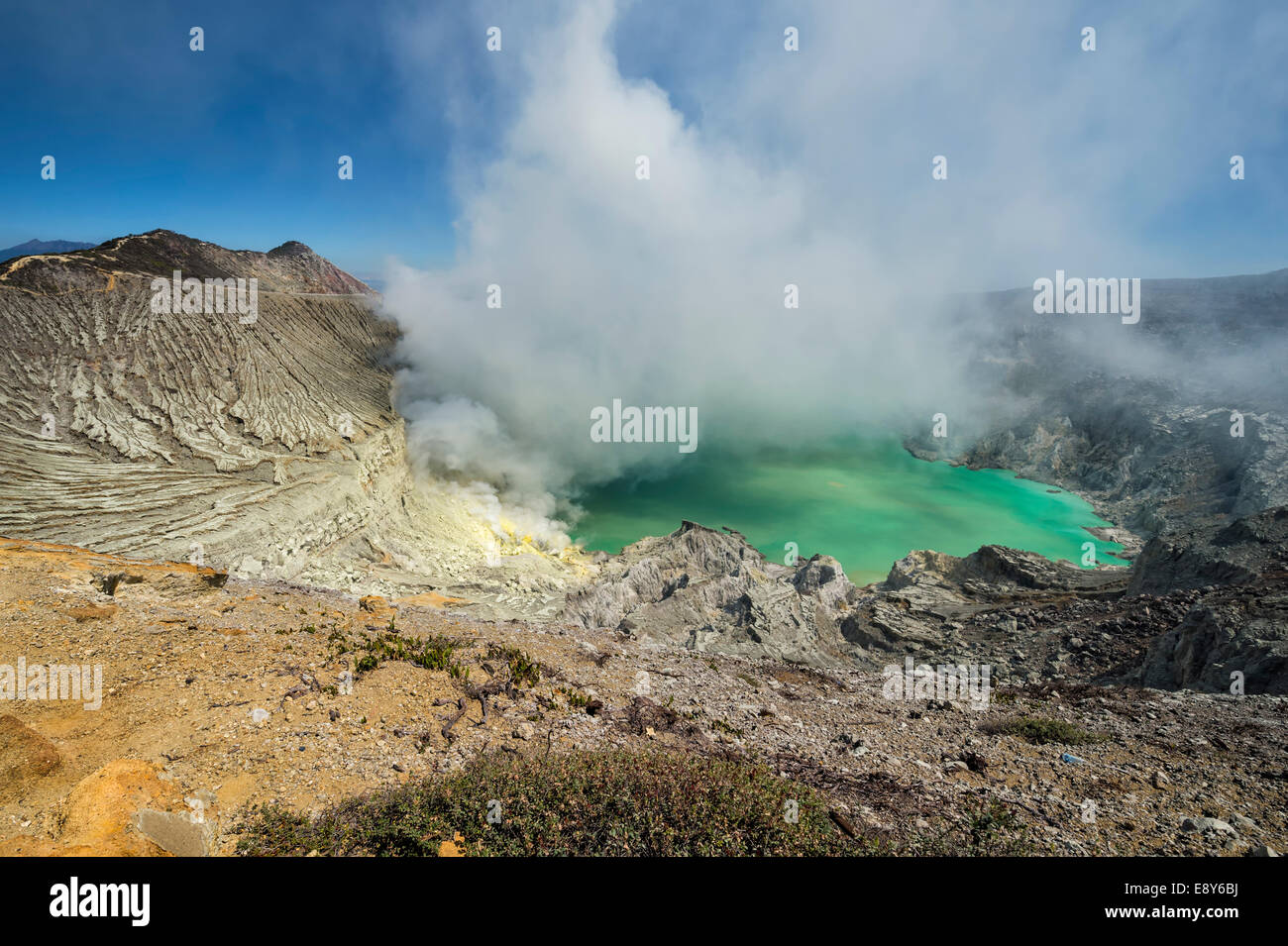 Kawah Ijen (volcan Ijen crater et Lake), Banyuwangi, l'Est de Java, Indonésie, Asie Banque D'Images