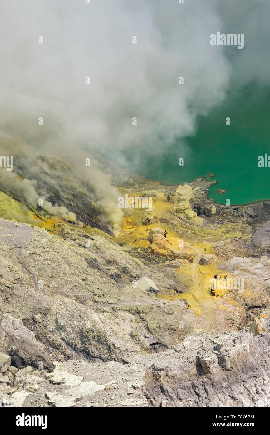 Kawah Ijen (volcan Ijen crater et Lake), Banyuwangi, l'Est de Java, Indonésie, Asie Banque D'Images