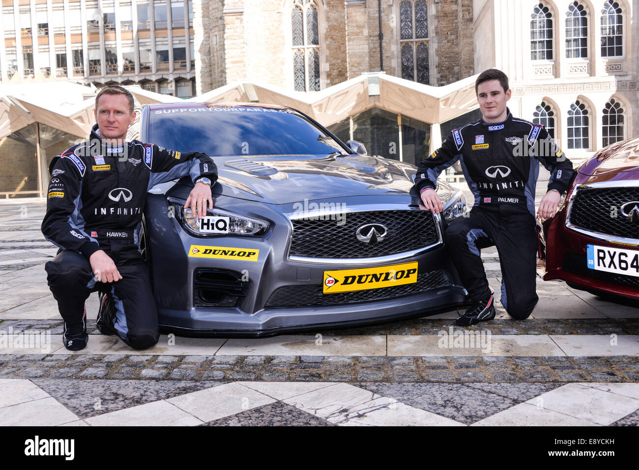 London,UK. 16 octobre, 2014. Derek pilote Palmer et Richard Hawken assiste à l'appui d'Infiniti les Paras Racing team lancer au fleuve Saint-Laurent à Guildhall Yard, juifs de Londres. Credit : Voir Li/Alamy Live News Banque D'Images