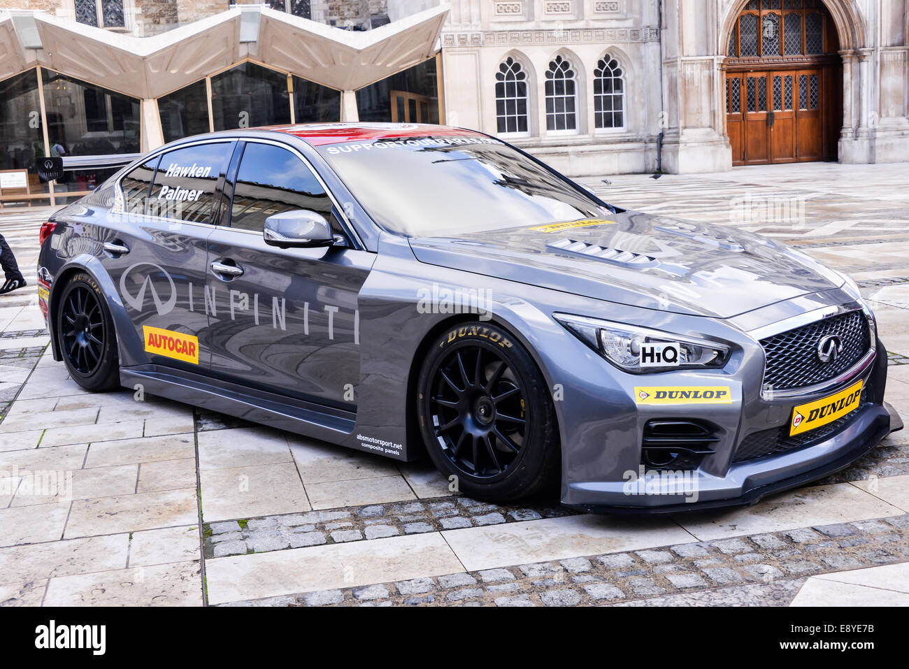 London,UK. 16 octobre, 2014. Les paras Soutien Infiniti Racing team lancement d'une nouvelle équipe de course qui utilisera le pouvoir du sport automobile pour soutenir le personnel de service blessés du célèbre régiment de parachutistes à St. Lawrence Jewry à Guildhall Yard, London. Credit : Voir Li/Alamy Live News Banque D'Images