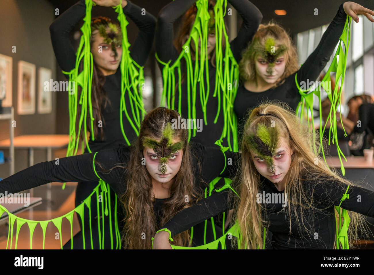 Danseurs, Children's Festival, Harpa, Reykjavik, Islande Banque D'Images