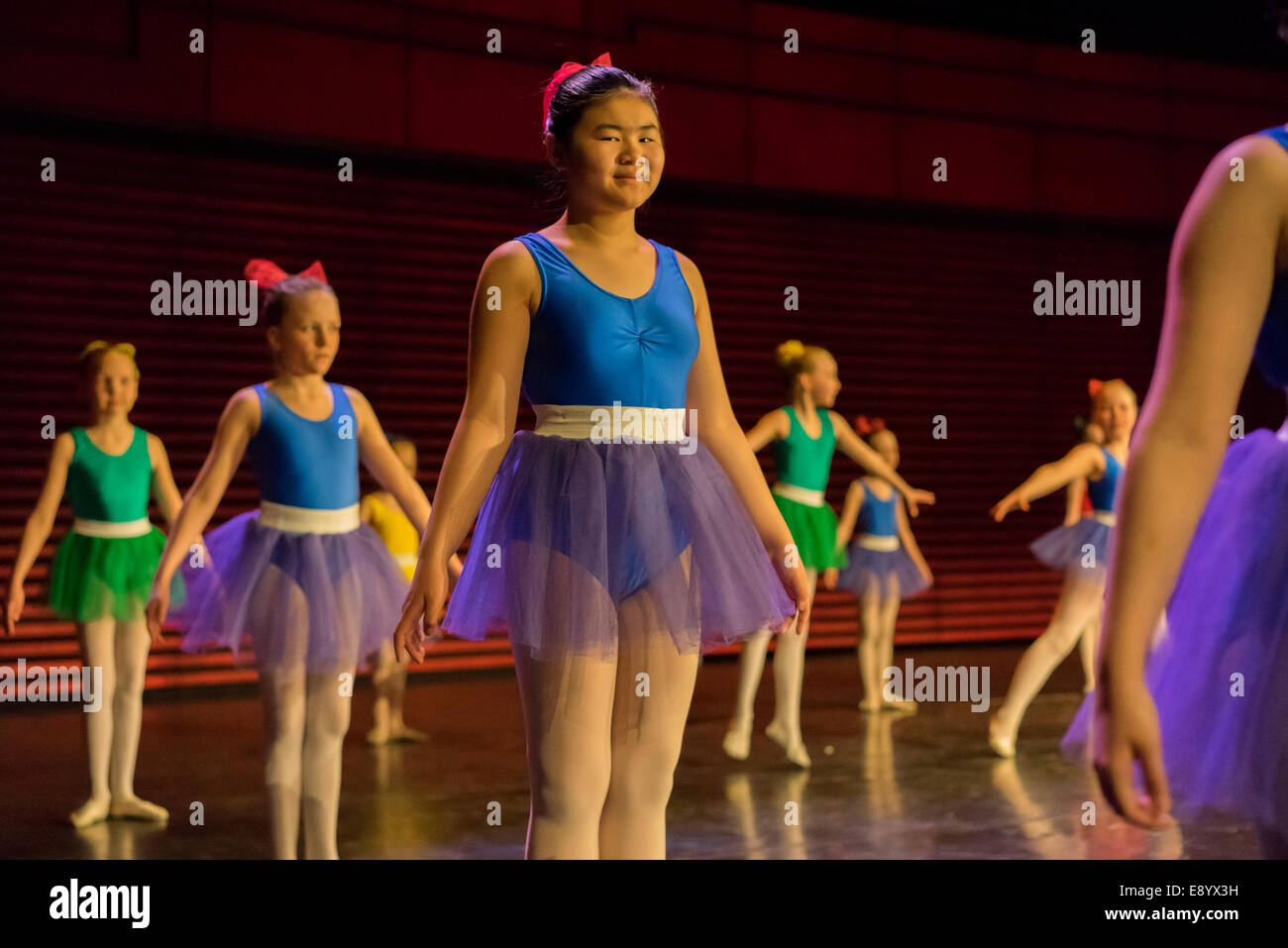 Des danseurs de ballet, Children's Festival, Harpa, Reykjavik, Islande Banque D'Images