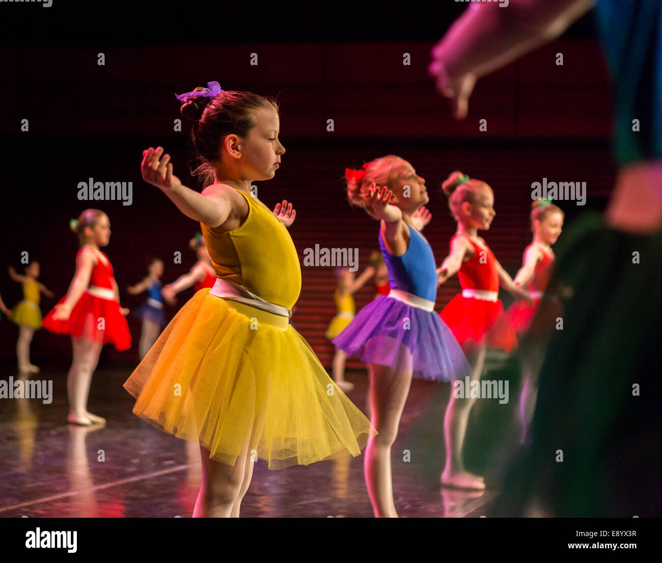 Des danseurs de ballet, Children's Festival, Harpa, Reykjavik, Islande Banque D'Images