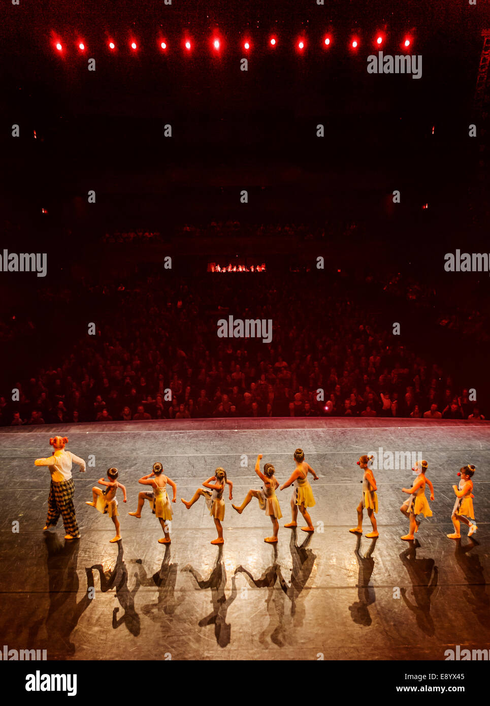 Des danseurs de ballet, Children's Festival, Harpa, Reykjavik, Islande Banque D'Images