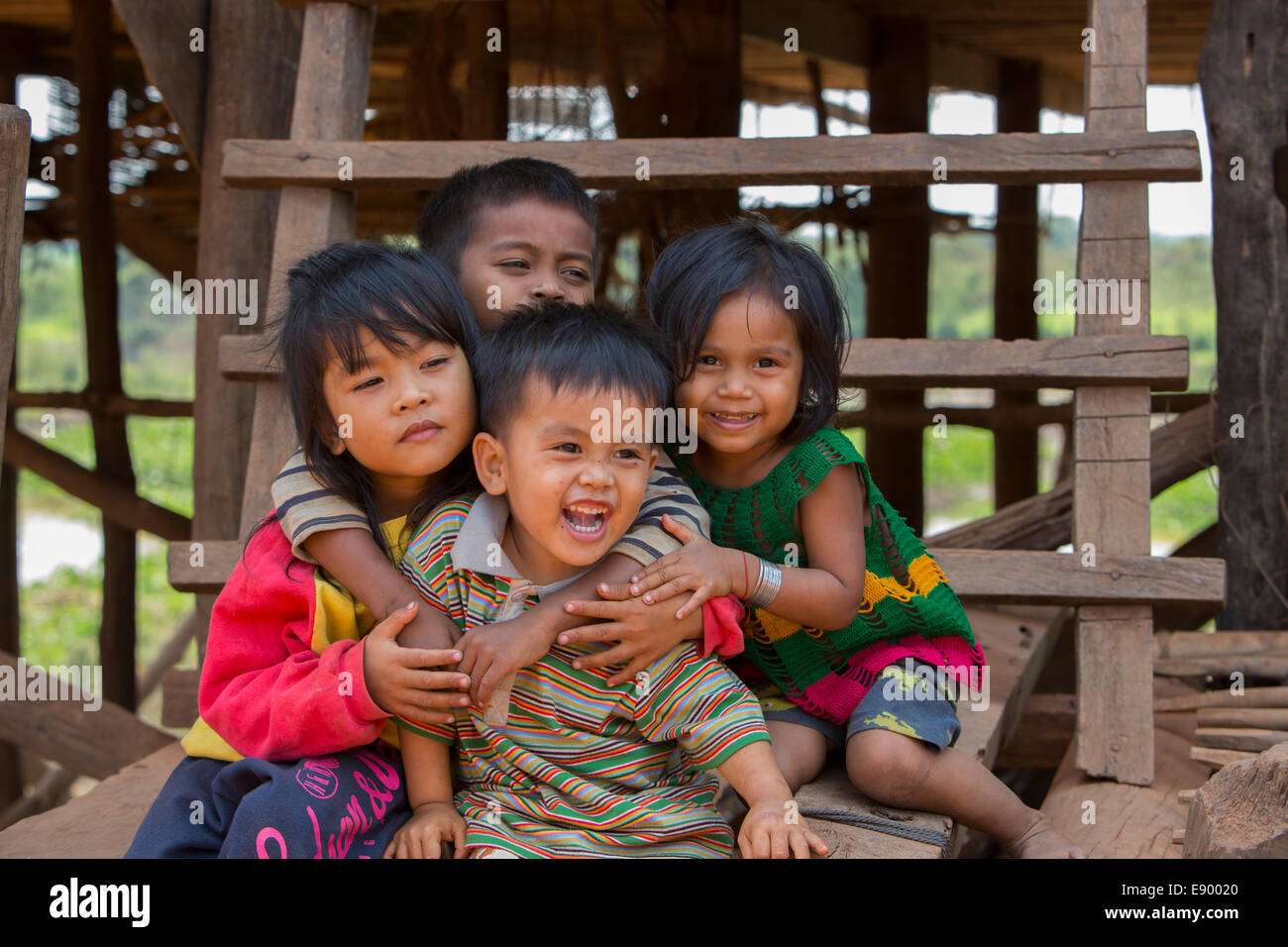 Les enfants cambodgiens au village Siem Reap Banque D'Images