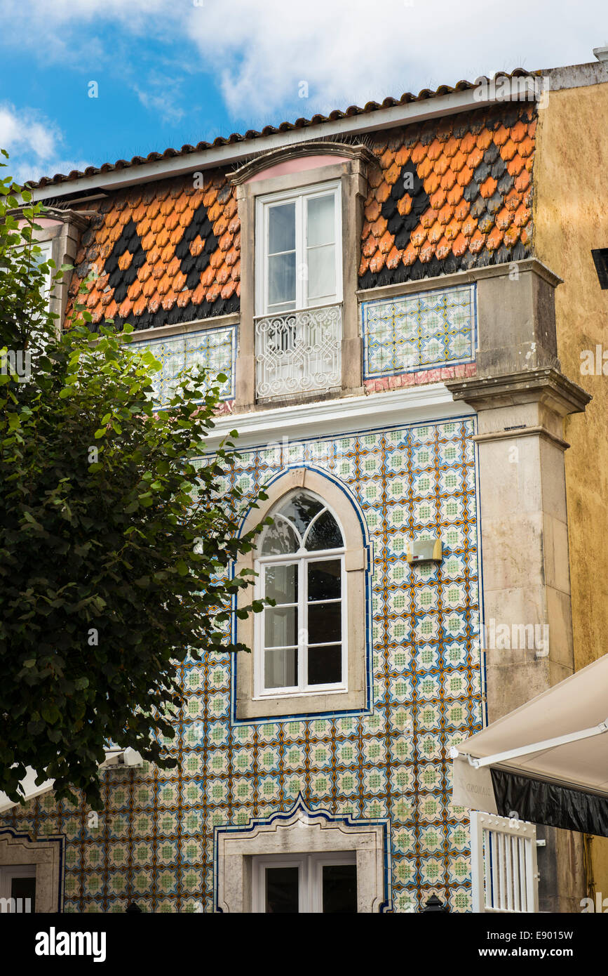 Portugal Sintra carreaux à motifs façade typique des tuiles du toit sur la construction Banque D'Images