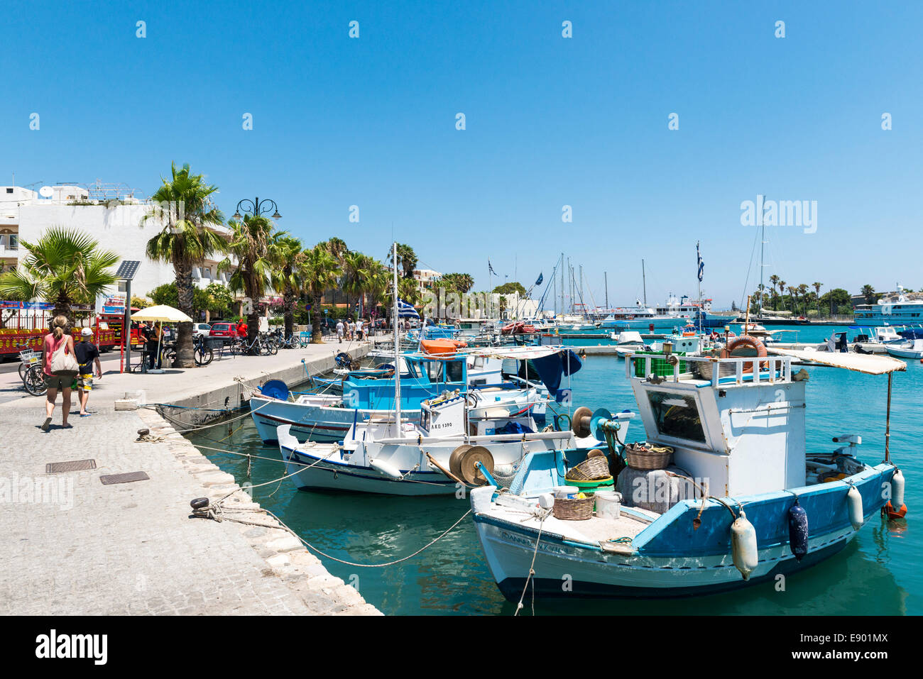 Les bateaux de pêche typiques dans le port de la ville de Kos, Grèce Banque D'Images