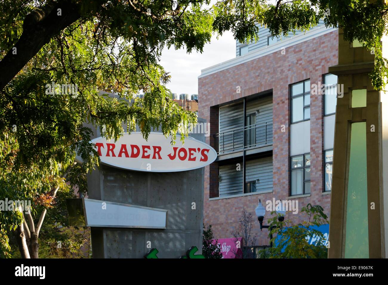 Trader Joe's store se connecter. Banque D'Images