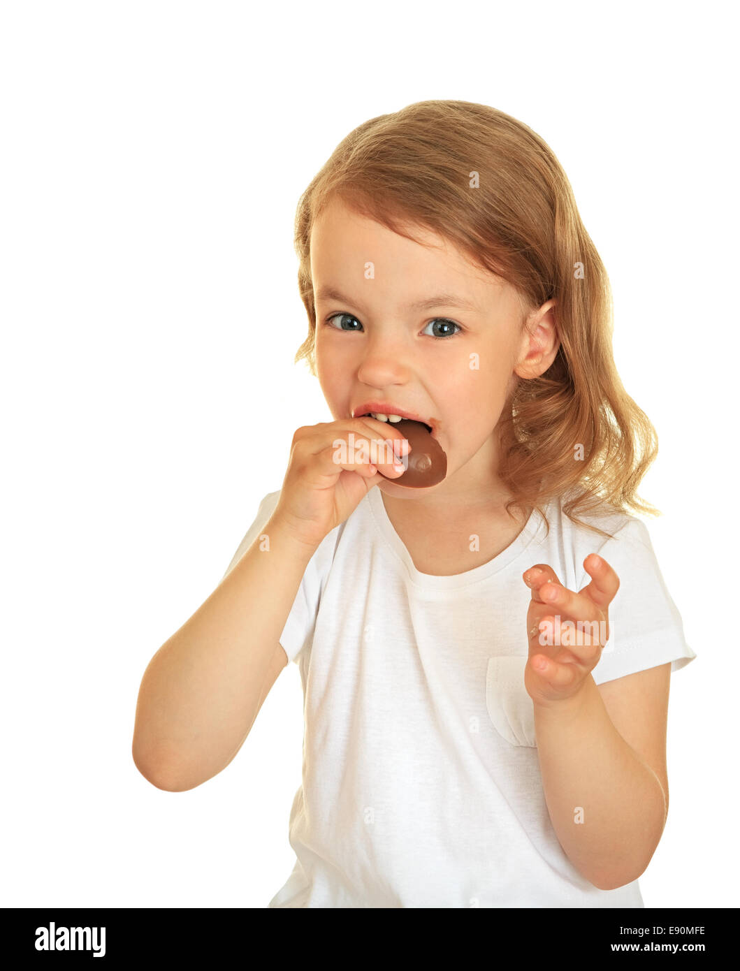 Petite fille de manger du chocolat. Banque D'Images