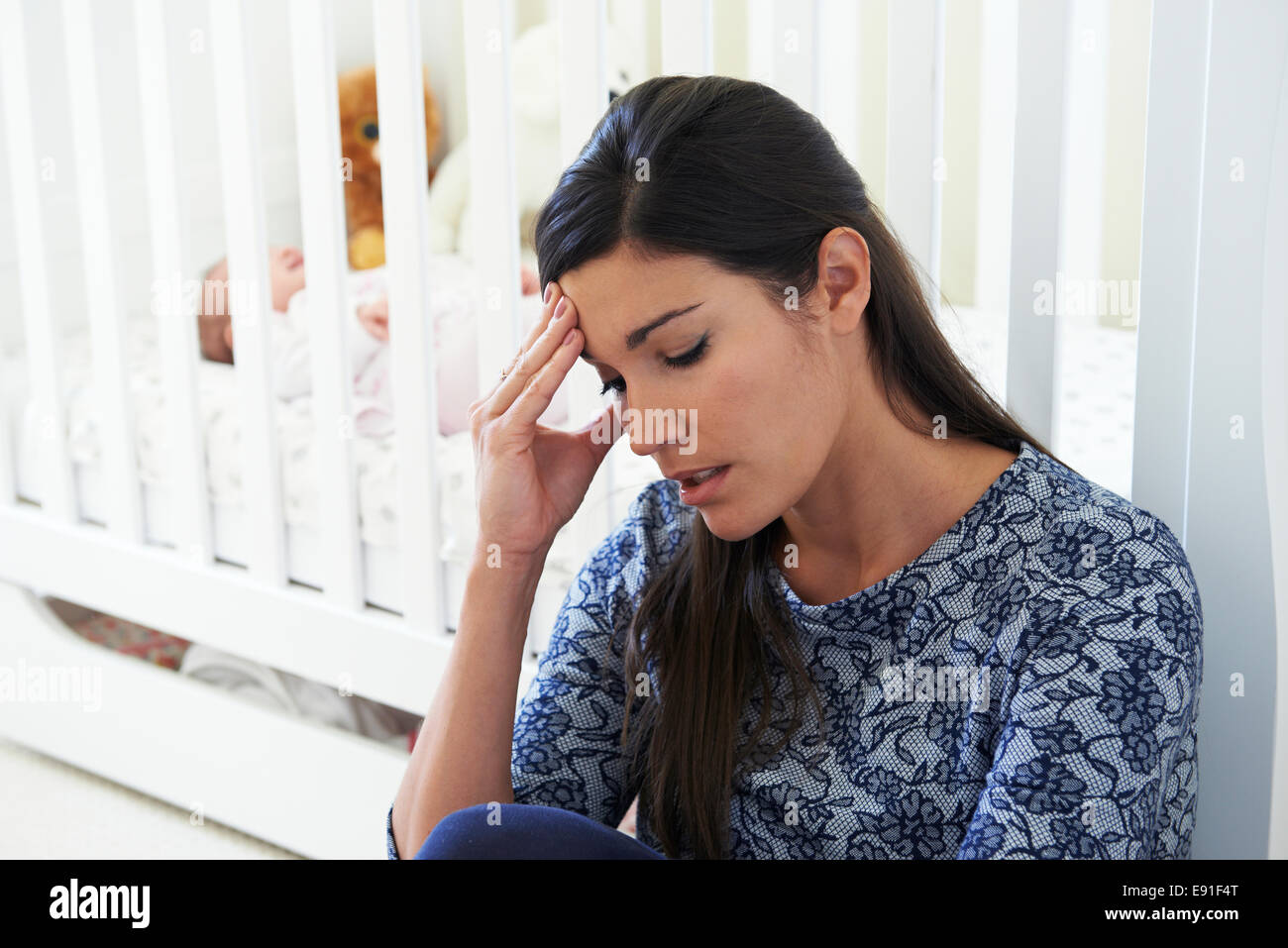 Mère frustrée souffrant de dépression post-natale Banque D'Images
