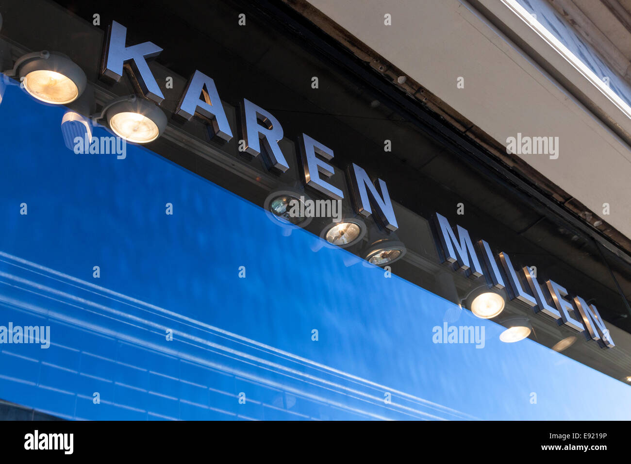 Karen Millen shop avant et à signer, Nottingham, England, UK Banque D'Images