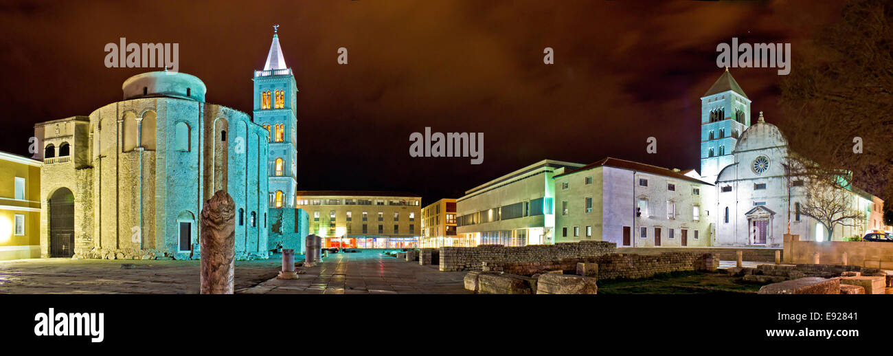 Ancienne Vue de nuit panoramique carrés Zadar Banque D'Images