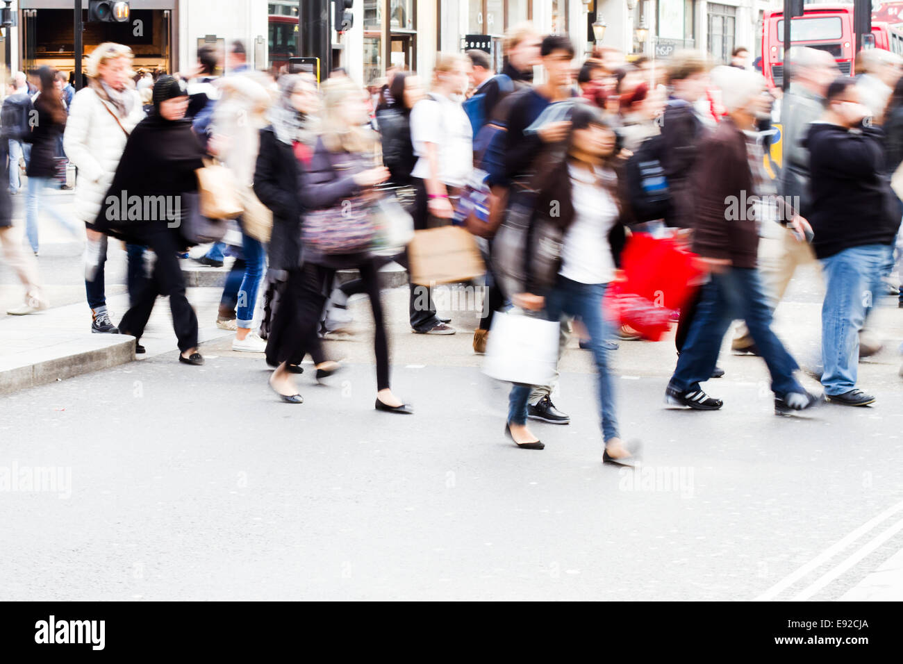 Foule de gens à l'Oxford Circus Banque D'Images