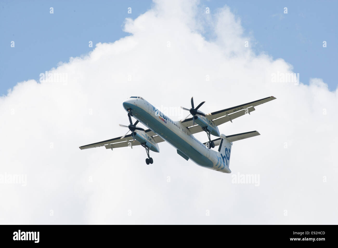 Flybe Dash 8 en approche à la terre Banque D'Images