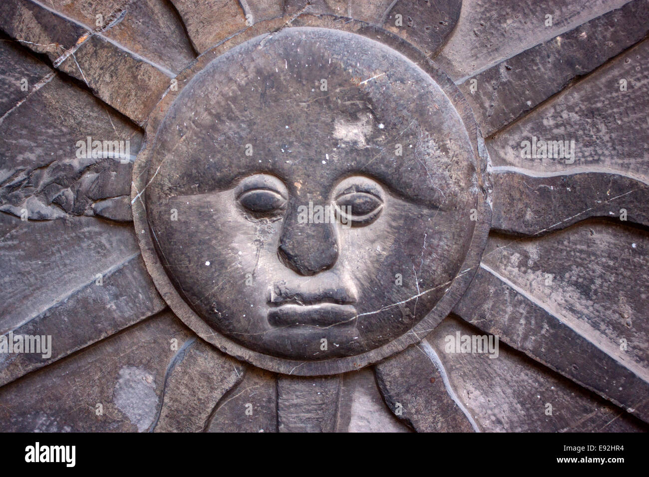 Une sculpture solaire s'affiche dans le Museo de Zaragoza, Aragon, Espagne. Banque D'Images