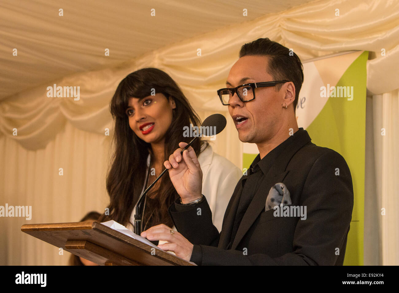 Westminster, London, UK. 16 octobre, 2014. JAMEELA JAMIL GOK WAN et à la CONFIANCE DU CORPS AWARDS 2014 qui a eu lieu à la Chambre des communes, Westminster London UK 16/10/14. Le jeudi 16 octobre de bienfaisance, des organismes, des entreprises et des particuliers se sont réunis à la Chambre des communes de célébrer ces ouvre la voie dans la promotion de l'image corporelle positive dans le cadre de la confiance du Corps 2014 Awards. Credit : Mark Bourdillon/Alamy Live News Banque D'Images Westminster, London, UK. 16 octobre, 2014. JAMEELA JAMIL GOK WAN et à la CONFIANCE DU CORPS AWARDS 2014 qui a eu lieu à la Chambre des communes, Westminster London UK 16/10/14. Le jeudi 16 octobre de bienfaisance, des organismes, des entreprises et des particuliers se sont réunis à la Chambre des communes de célébrer ces ouvre la voie dans la promotion de l'image corporelle positive dans le cadre de la confiance du Corps 2014 Awards. Credit : Mark Bourdillon/Alamy Live News Banque D'Images