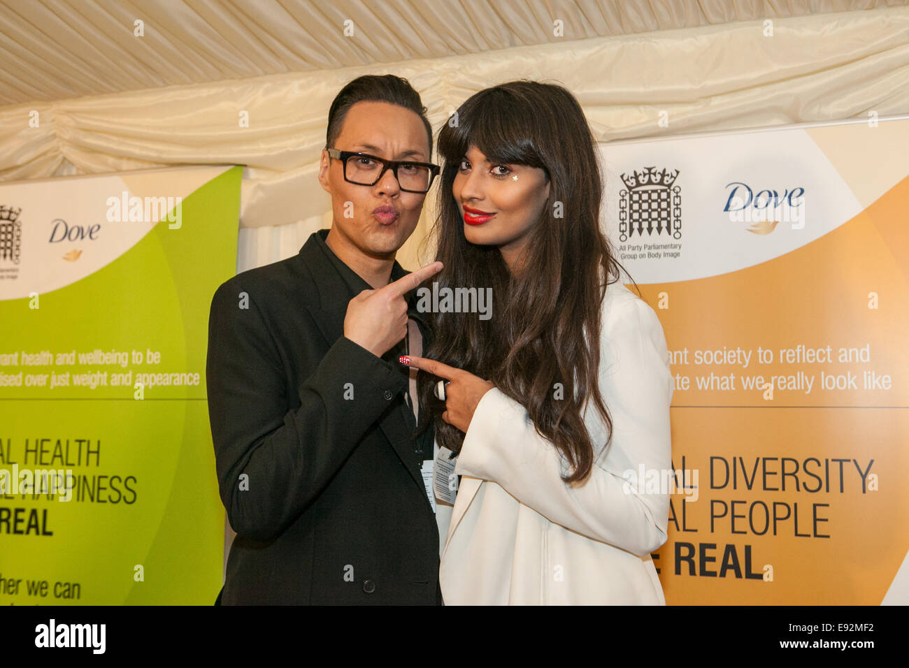 Westminster, London, UK. 16 octobre, 2014. JAMEELA JAMIL GOK WAN et à la CONFIANCE DU CORPS AWARDS 2014 qui a eu lieu à la Chambre des communes, Westminster London UK 16/10/14. Le jeudi 16 octobre de bienfaisance, des organismes, des entreprises et des particuliers se sont réunis à la Chambre des communes de célébrer ces ouvre la voie dans la promotion de l'image corporelle positive dans le cadre de la confiance du Corps 2014 Awards. Credit : Mark Bourdillon/Alamy Live News Banque D'Images Westminster, London, UK. 16 octobre, 2014. JAMEELA JAMIL GOK WAN et à la CONFIANCE DU CORPS AWARDS 2014 qui a eu lieu à la Chambre des communes, Westminster London UK 16/10/14. Le jeudi 16 octobre de bienfaisance, des organismes, des entreprises et des particuliers se sont réunis à la Chambre des communes de célébrer ces ouvre la voie dans la promotion de l'image corporelle positive dans le cadre de la confiance du Corps 2014 Awards. Credit : Mark Bourdillon/Alamy Live News Banque D'Images