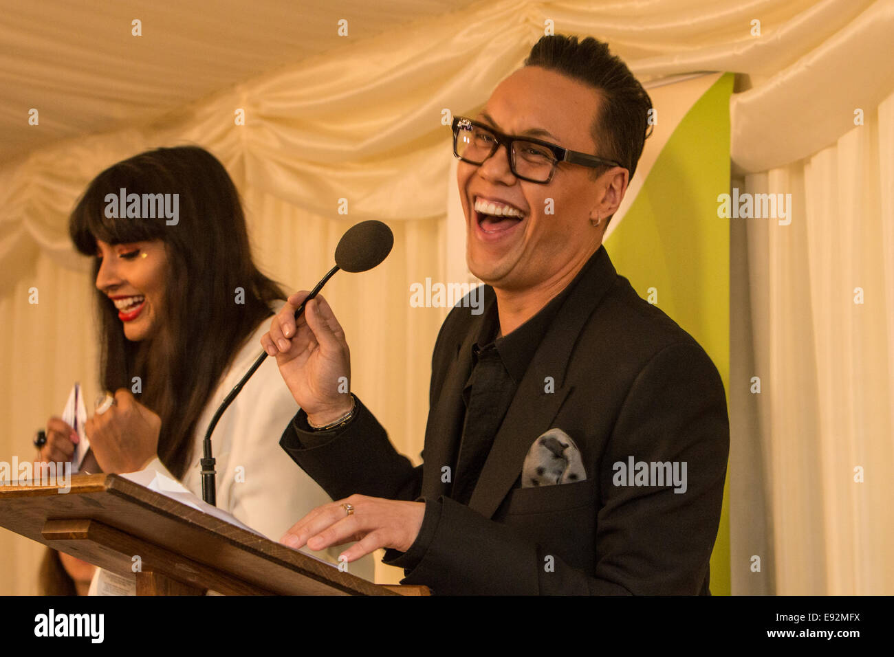 Westminster, London, UK. 16 octobre, 2014. JAMEELA JAMIL GOK WAN et à la CONFIANCE DU CORPS AWARDS 2014 qui a eu lieu à la Chambre des communes, Westminster London UK 16/10/14. Le jeudi 16 octobre de bienfaisance, des organismes, des entreprises et des particuliers se sont réunis à la Chambre des communes de célébrer ces ouvre la voie dans la promotion de l'image corporelle positive dans le cadre de la confiance du Corps 2014 Awards. Credit : Mark Bourdillon/Alamy Live News Banque D'Images Westminster, London, UK. 16 octobre, 2014. JAMEELA JAMIL GOK WAN et à la CONFIANCE DU CORPS AWARDS 2014 qui a eu lieu à la Chambre des communes, Westminster London UK 16/10/14. Le jeudi 16 octobre de bienfaisance, des organismes, des entreprises et des particuliers se sont réunis à la Chambre des communes de célébrer ces ouvre la voie dans la promotion de l'image corporelle positive dans le cadre de la confiance du Corps 2014 Awards. Credit : Mark Bourdillon/Alamy Live News Banque D'Images