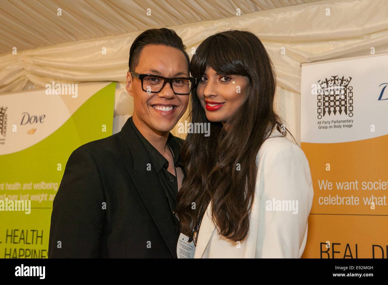 Westminster, London, UK. 16 octobre, 2014. JAMEELA JAMIL GOK WAN et à la CONFIANCE DU CORPS AWARDS 2014 qui a eu lieu à la Chambre des communes, Westminster London UK 16/10/14. Le jeudi 16 octobre de bienfaisance, des organismes, des entreprises et des particuliers se sont réunis à la Chambre des communes de célébrer ces ouvre la voie dans la promotion de l'image corporelle positive dans le cadre de la confiance du Corps 2014 Awards. Credit : Mark Bourdillon/Alamy Live News Banque D'Images Westminster, London, UK. 16 octobre, 2014. JAMEELA JAMIL GOK WAN et à la CONFIANCE DU CORPS AWARDS 2014 qui a eu lieu à la Chambre des communes, Westminster London UK 16/10/14. Le jeudi 16 octobre de bienfaisance, des organismes, des entreprises et des particuliers se sont réunis à la Chambre des communes de célébrer ces ouvre la voie dans la promotion de l'image corporelle positive dans le cadre de la confiance du Corps 2014 Awards. Credit : Mark Bourdillon/Alamy Live News Banque D'Images