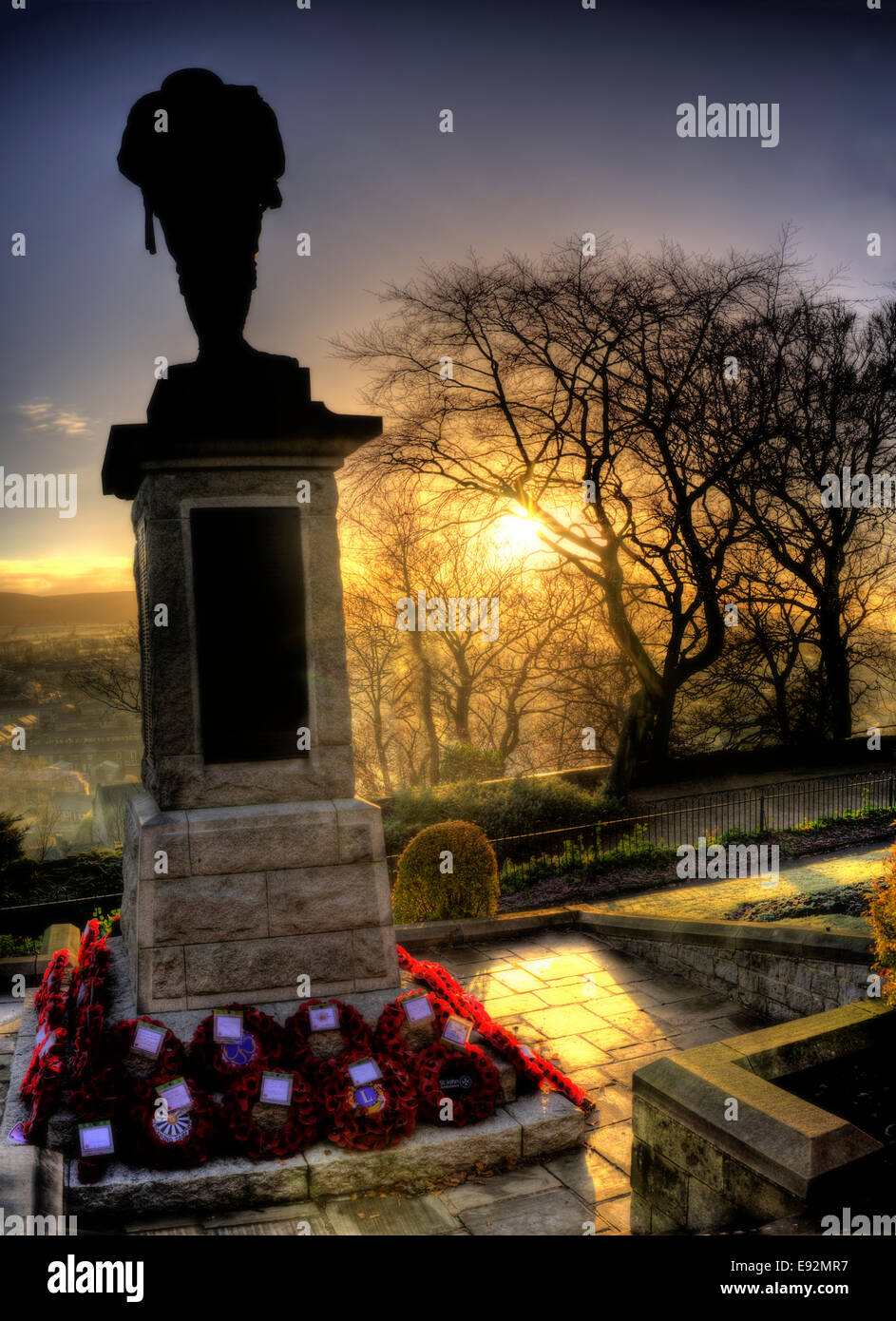 Clitheroe War Memorial, coucher du soleil d'hiver, Lancashire, Royaume-Uni. Banque D'Images
