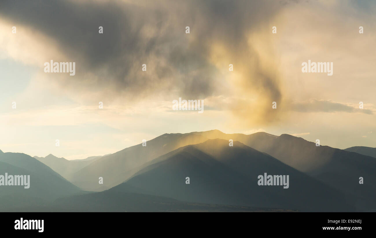 Pluie sur les montagnes du Colorado, USA Banque D'Images