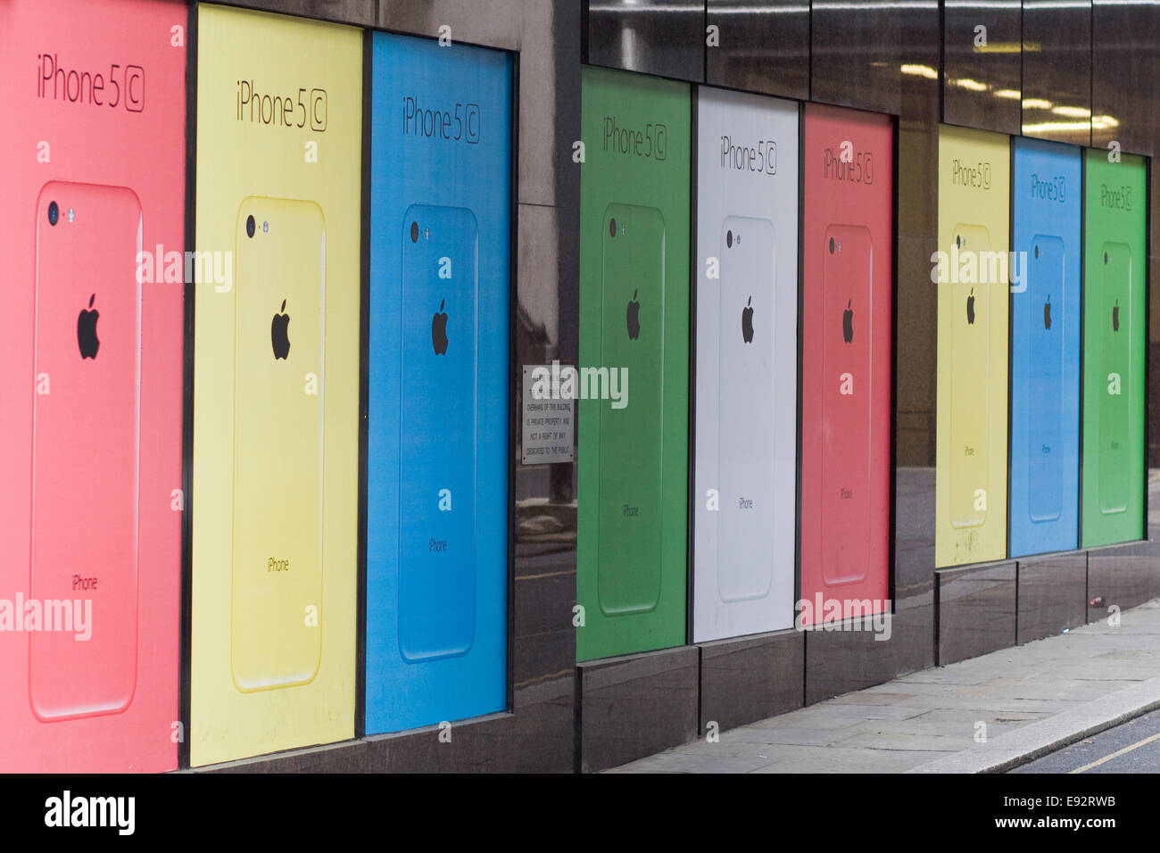 I Phone 5c cas affiche Publicitaire Banque D'Images