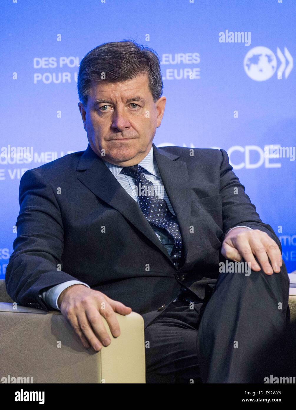 Paris. 17 Oct, 2014. Organisation internationale du Travail (OIT) Directeur général, Guy Ryder, assiste à une conférence de presse au cours de la réunion des organisations économiques internationales à l'OCDE Siège à Paris, France, 17 octobre 2014. Credit : Etienne Laurent/Xinhua/Alamy Live News Banque D'Images