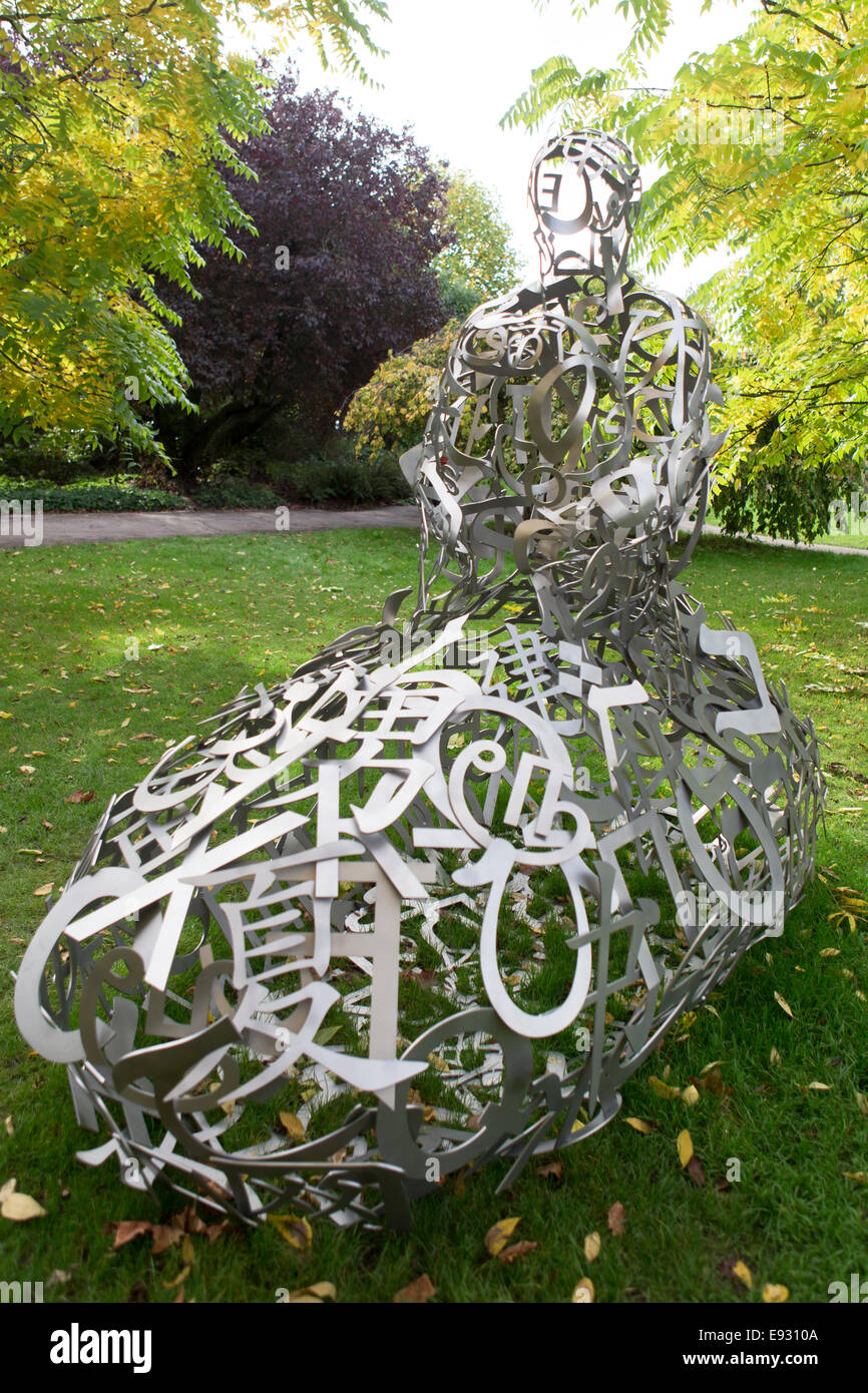 Storm une sculpture de Jaume Plensa au Frieze Art Fair 2014, Regents Park, London, UK. Banque D'Images