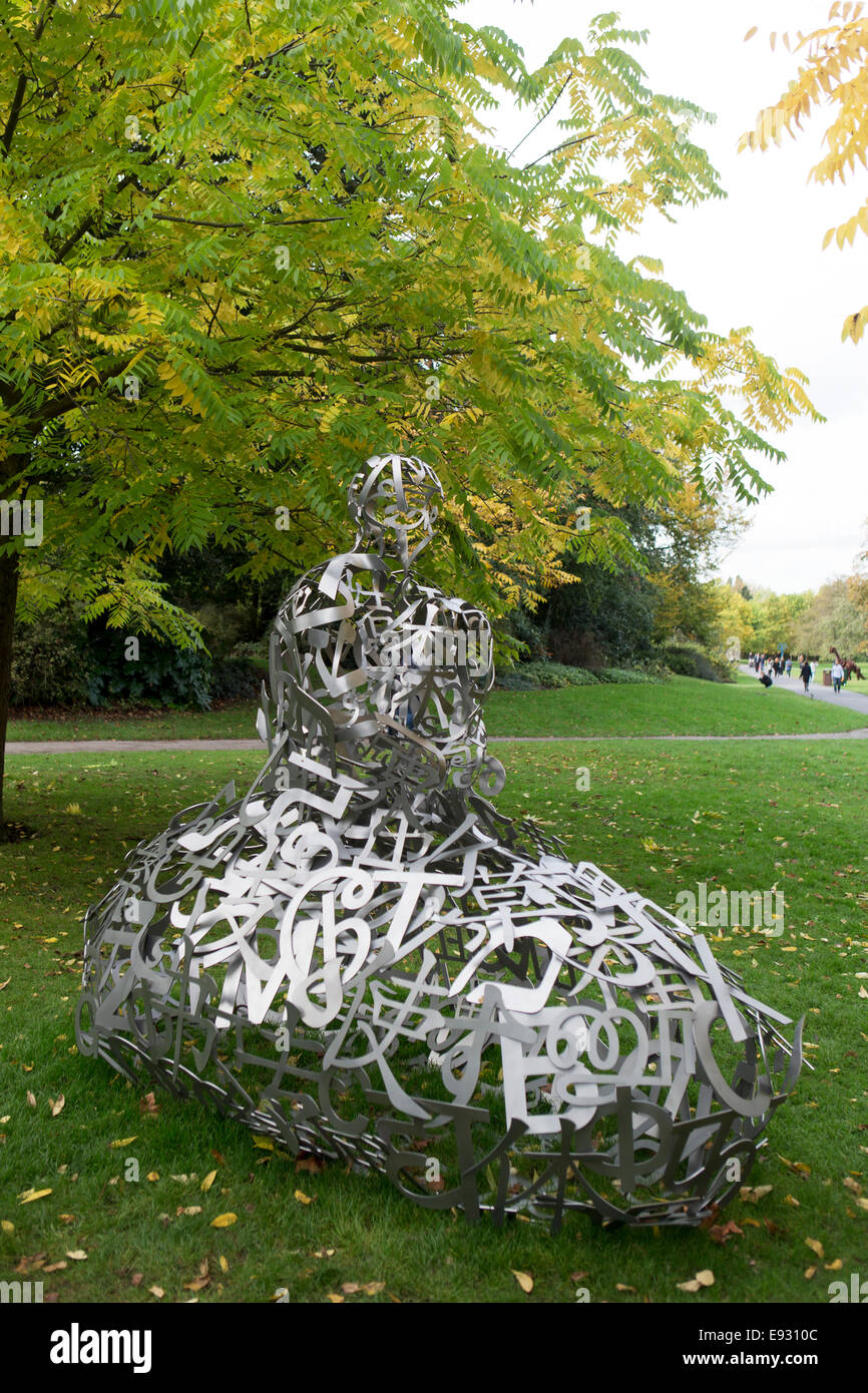 Storm une sculpture de Jaume Plensa au Frieze Art Fair 2014, Regents Park, London, UK. Banque D'Images