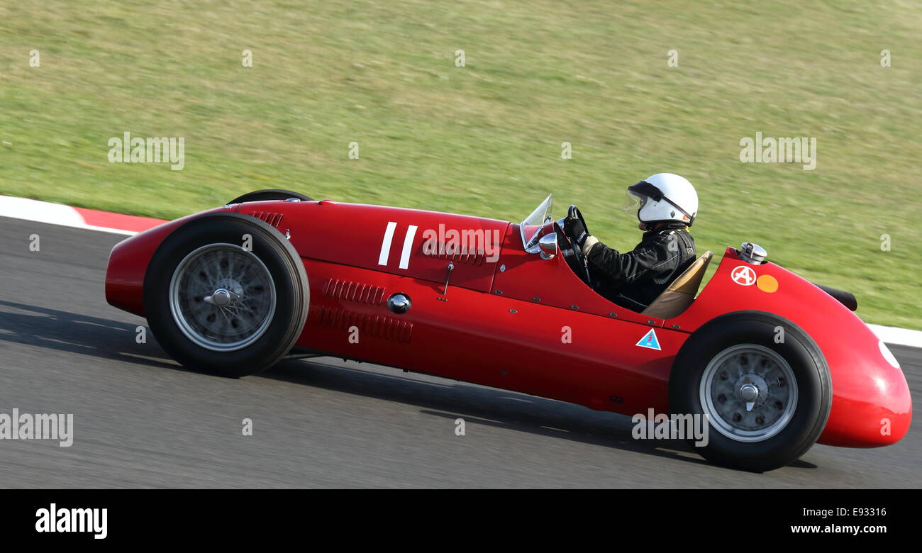 Alta F1 Grand Prix pré-1961 dans une course automobile avec un événement historique à la Silverstone Classic 2014. Banque D'Images