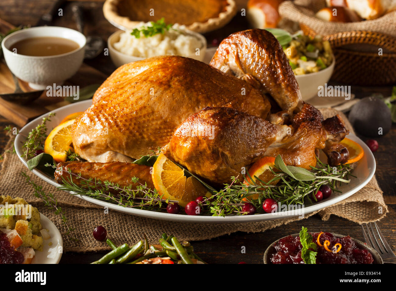 Ensemble de dinde de Thanksgiving avec tous les côtés Banque D'Images