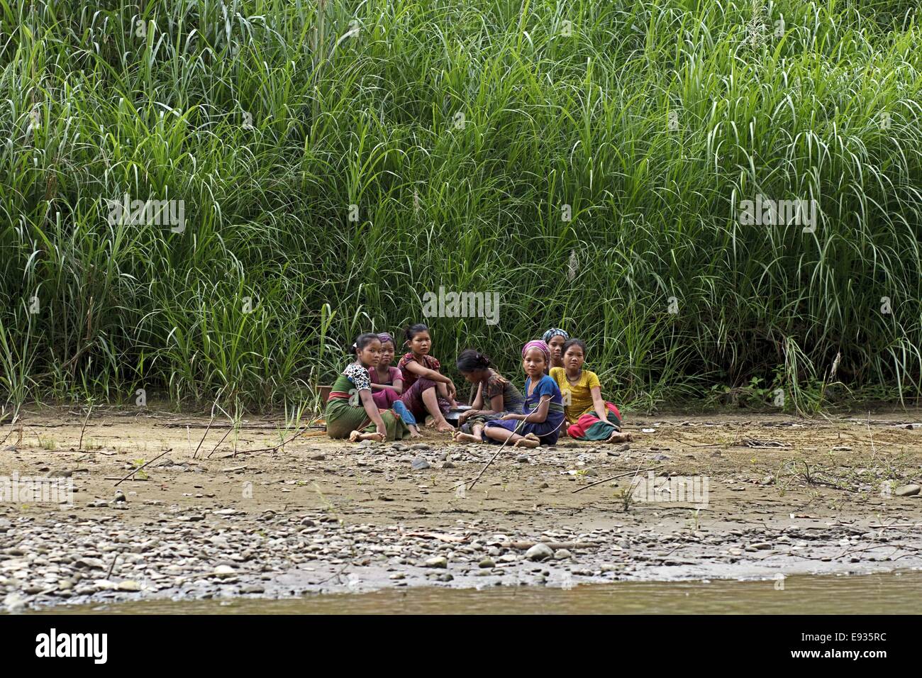 9 octobre 2014 - 09 octobre, 2014 - Bandarban, Bangladesh ''" les gens dans la communauté Marma modok Boro à Bandarban, au Bangladesh. Bandarban est un quartier dans le sud-est du Bangladesh, et une partie de la division de Chittagong. C'est l'un des trois districts qui composent les Chittagong Hill Tracts, les autres étant le district de Rangamati et Khagrachhari District. Bandarban est considérée comme l'une des plus belles destinations de voyage au Bangladesh. (Ce qui signifie le barrage Bandarban de singes), ou dans les Marmas ou Arakanais langue comme ''Rwa-daw brm'' est également connu comme Arvumi ou l'Bohmong (Cercle de la reste de la th Banque D'Images